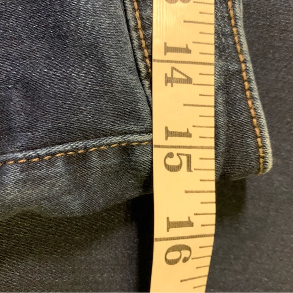 Universal threads flare leg jeans. - Picture 6 of 10